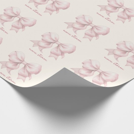 Trendy roze strik, gepersonaliseerd met naam en mo cadeaupapier (Hoek)