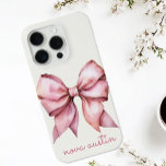 Trendy roze strik met naam en monogram op bestelli iPhone 15 pro case<br><div class="desc">Verhef je stijl met de Trendy Roze Strik Persoonlijk Met Naam Monogram iPhone Hoes, de perfecte combinatie van elegantie en personalisatie. Deze op maat gemaakte telefoonhoes heeft een delicate waterverf strik in een zachte roze tint, die een vintage meisjesachtige esthetiek weergeeft die zowel trendy als tijdloos is. Het gepersonaliseerde naammonogram...</div>