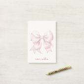 Trendy roze strik met naam en monogram op bestelli post-it® notes (Op bureau)