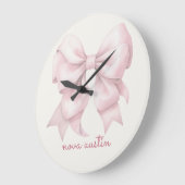 Trendy Roze Strik Met Naam Initiaal Letters Grote Klok (Hoek)