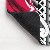 Trendy roze tattoo design met polynesiaanse tribal muismat (Hoek)