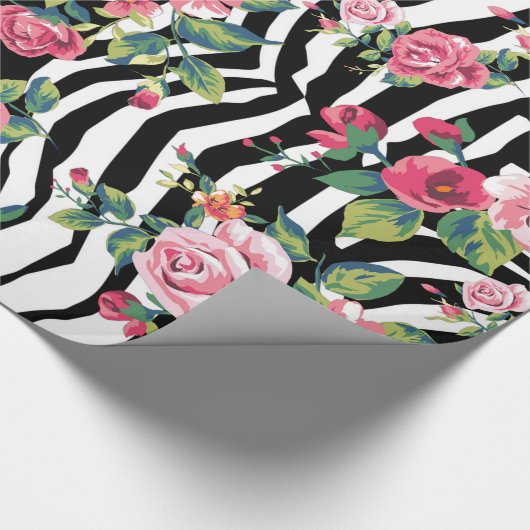 trendy  rozen en zebrastrips cadeaupapier (Hoek)