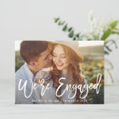 Trendy rustieke script verlovingsfeest kaart (Staand voorkant)