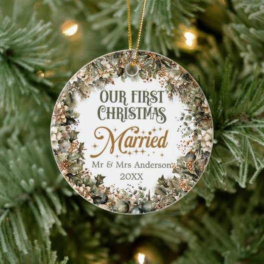 Trendy salie groen faux goud Onze Eerste Kerstmis Keramisch Ornament (Boom)