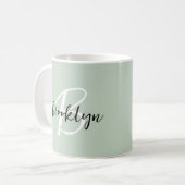 Trendy saliegroen zwart wit script monogram  koffiemok (Voorkant links)
