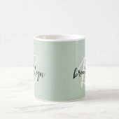 Trendy saliegroen zwart wit script monogram  koffiemok (Center)