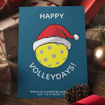 Trendy Santa Pet Pickleball Blue Christmas Feestdagenkaart<br><div class="desc">Trendy moderne Pickleball platte kerstvakantie kaart. Gele pickleball bal met een rode kerstmuts. Afgeronde moderne minimalistische typografie. Alle tekstgebieden volledig personaliseerbaar. Contact voor hulp bij het personaliseren of aanpassen aan uw individuele wensen. Prettige feestdagen</div>