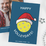 Trendy Santa Pet Pickleball Blue Christmas Foto Feestdagenkaart<br><div class="desc">Trendy moderne Pickleball kerstvakantie fotokaart. Gele pickleball bal met een rode kerstmuts. Grote foto op de achterkant met persoonlijke vakantieboodschap. Afgeronde moderne minimalistische typografie. Alle tekstgebieden volledig personaliseerbaar. Contact voor hulp bij het personaliseren of aanpassen aan uw individuele wensen. Prettige feestdagen</div>
