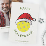 Trendy Santa Pet Pickleball White Christmas Foto Feestdagenkaart<br><div class="desc">Trendy moderne Pickleball kerstvakantie fotokaart. Gele pickleball bal met een rode kerstmuts. Grote foto op de achterkant met persoonlijke vakantieboodschap. Afgeronde moderne minimalistische typografie. Alle tekstgebieden volledig personaliseerbaar. Contact voor hulp bij het personaliseren of aanpassen aan uw individuele wensen. Prettige feestdagen</div>