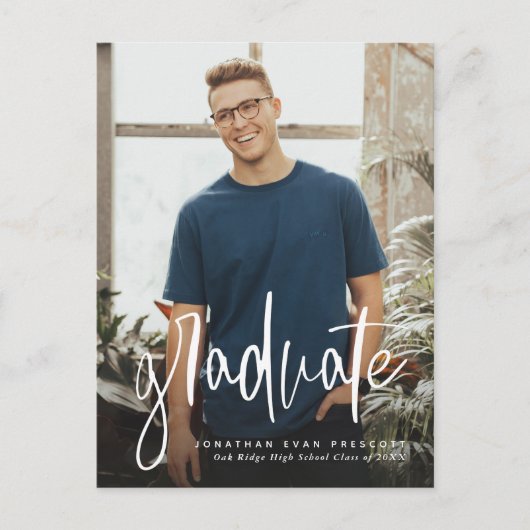 Trendy script afstuderen foto afstuderen uitnodiging briefkaart (Voorkant)