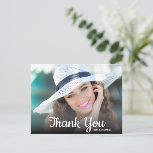 Trendy Script Bedankt Foto Afstuderen Briefkaart (Staand voorkant)