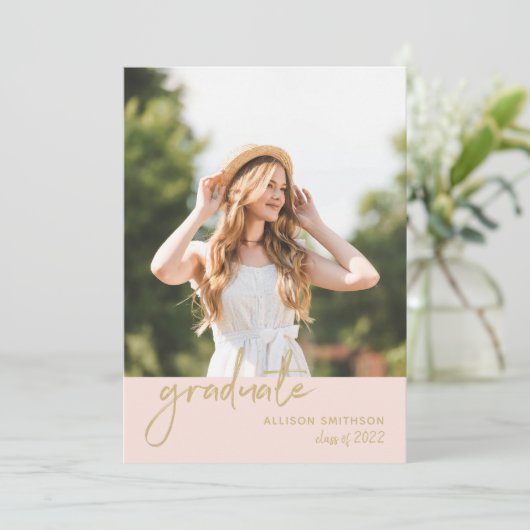 Trendy Script Blush Pink and Gold Graduparty Kaart (Staand voorkant)