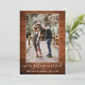 Trendy Script die gehuwd is met Rustic Wood Save The Date (Staand voorkant)