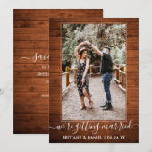 Trendy Script die gehuwd is met Rustic Wood Save The Date (Voorkant / Achterkant)