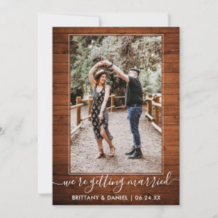 Trendy Script die gehuwd is met Rustic Wood Save The Date