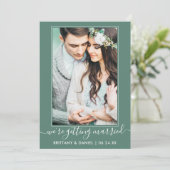 Trendy script Getting Married Eucalyptus Green Save The Date (Staand voorkant)