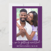 Trendy script Getting Married Paarse Save The Date (Voorkant)