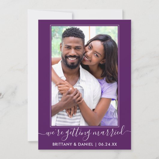 Trendy script Getting Married Paarse Save The Date (Voorkant)