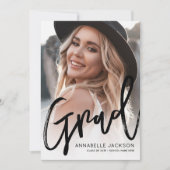 Trendy Script Graduate Eenvoudige Foto Afstuderen Kaart (Voorkant)