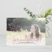 Trendy Script Modern Roos Gold Photo Afstuderen Kaart (Staand voorkant)