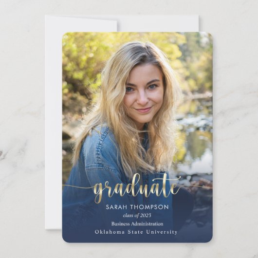 Trendy Script Navy Blue Photo Collage Afstuderen Aankondiging (Voorkant)