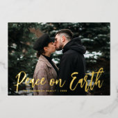 Trendy Script Peace on Earth Foto Folie Feestdagenkaart (Voorkant)