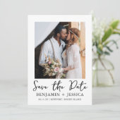 Trendy Script Twee foto bruiloft Bewaar de datum (Staand voorkant)