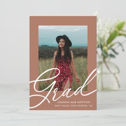 Trendy Script Two Photo Afstuderen Kaart (Staand voorkant)