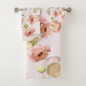 Trendy Shabby Chic Peonies and Macarons Set Bad Handdoek (Insitu)