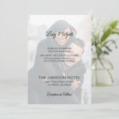 Trendy Simple Script Overlay Photo Wedding Kaart (Staand voorkant)