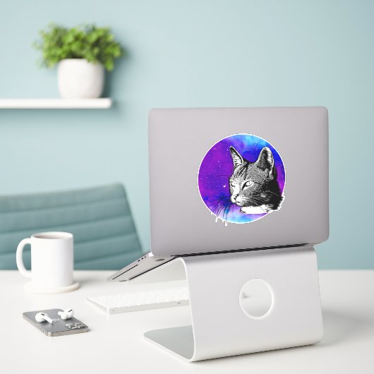 Trendy Space Nebula Cat Sticker (Laptop op bureau)