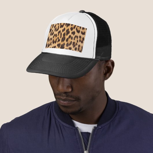 trendy stijlvolle safari-thema luipaardprint trucker pet (In situ)