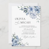 Trendy stoffige blauwe bloemen bruiloft uitnodigin kaart (Voorkant)