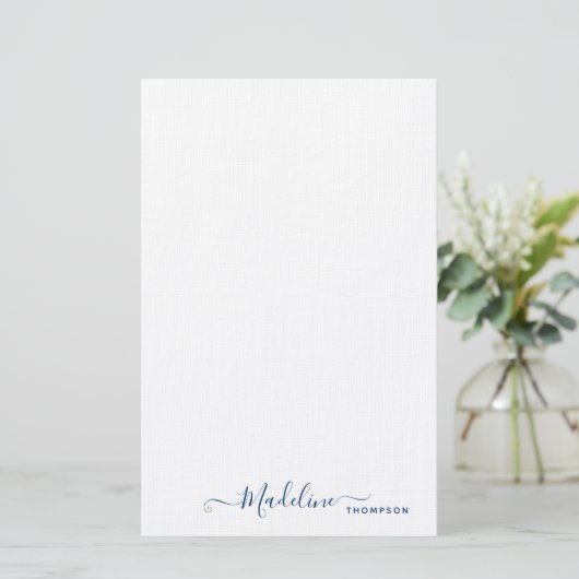 Trendy Stylish Navy Blue Script Typografie Briefpapier (Staand voorkant)