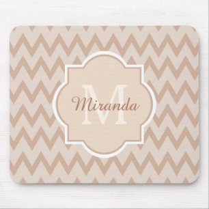 Trendy Tan Brown Chevron Zigzag Name en Monogram Muismat