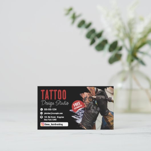 Trendy Tattoo Artist Studio Zwart en Rood Visitekaartje (Staand voorkant)