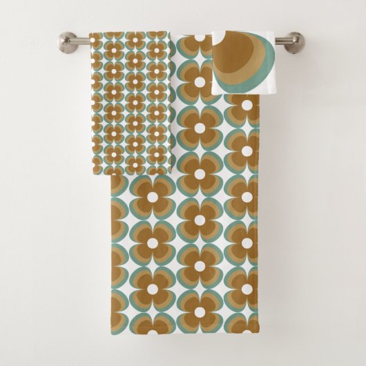 Trendy Teal Caramel Retro Groovy Flowers Seamless Bad Handdoek (Insitu)