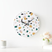 Trendy Terrazzo Green Oranje Pink Black Pattern Grote Klok (Huis)