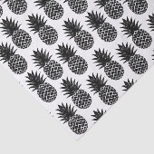 Trendy Tropical Black and White Pineapple Pattern Tissuepapier (Detail)
