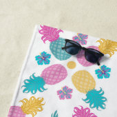 Trendy tropische ananananaskleurige bladeren strandlaken (In situ)