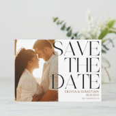 Trendy Typografie Overlay Tekst Foto Bruiloft Save The Date (Staand voorkant)