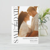 Trendy Typografie Tekst Foto Bruiloft Save The Date (Staand voorkant)