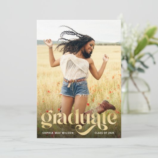 Trendy Typography Gold Overlay Foto Afstudeerder P Kaart (Staand voorkant)
