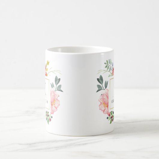 Trendy Waterverf Peony Flowers Monogram Mok (Center)