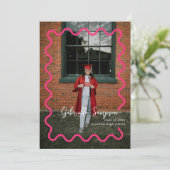Trendy Wavy Hot Pink Twee foto afstudeerfeest Kaart (Staand voorkant)