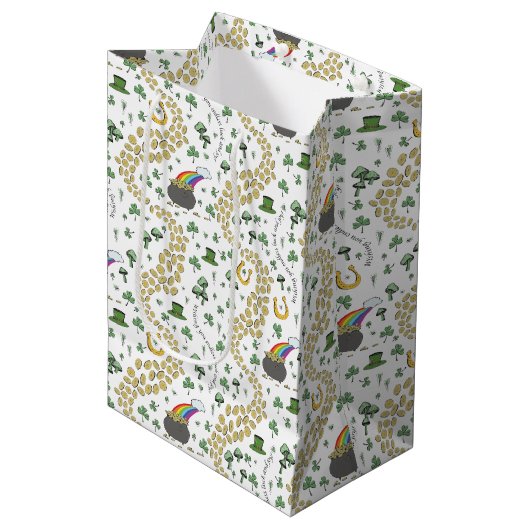 Trendy White Luck & Joy St Patricks Day Whimsical Medium Cadeauzakje (Voorkant Gekanteld)
