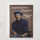 Trendy White Script Gefeliciteerd Afstuderen Foto Aankondiging (Voorkant)