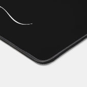 Trendy wit script monogram op zwart bureaumat (Hoek)