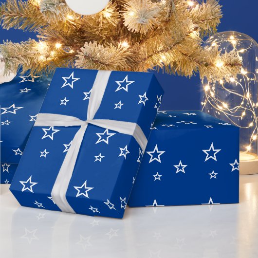 Trendy wit sterrenpatroon blauw cadeaupapier (Feestdagen)