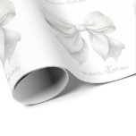 Trendy witte boog gepersonaliseerd met naam monogr cadeaupapier<br><div class="desc">Verhoog uw cadeau-ervaring met ons trendy White Bow gepersonaliseerd inpakpapier, ontworpen voor diegenen die een mix van charme en moderne elegantie aanbidden. Met een delicate waterverf roze strik, dit inpakpapier vangt de trendy coquette esthetiek, waardoor het een perfecte keuze voor het inpakken van geschenken met een vleugje preppy flair. Het...</div>